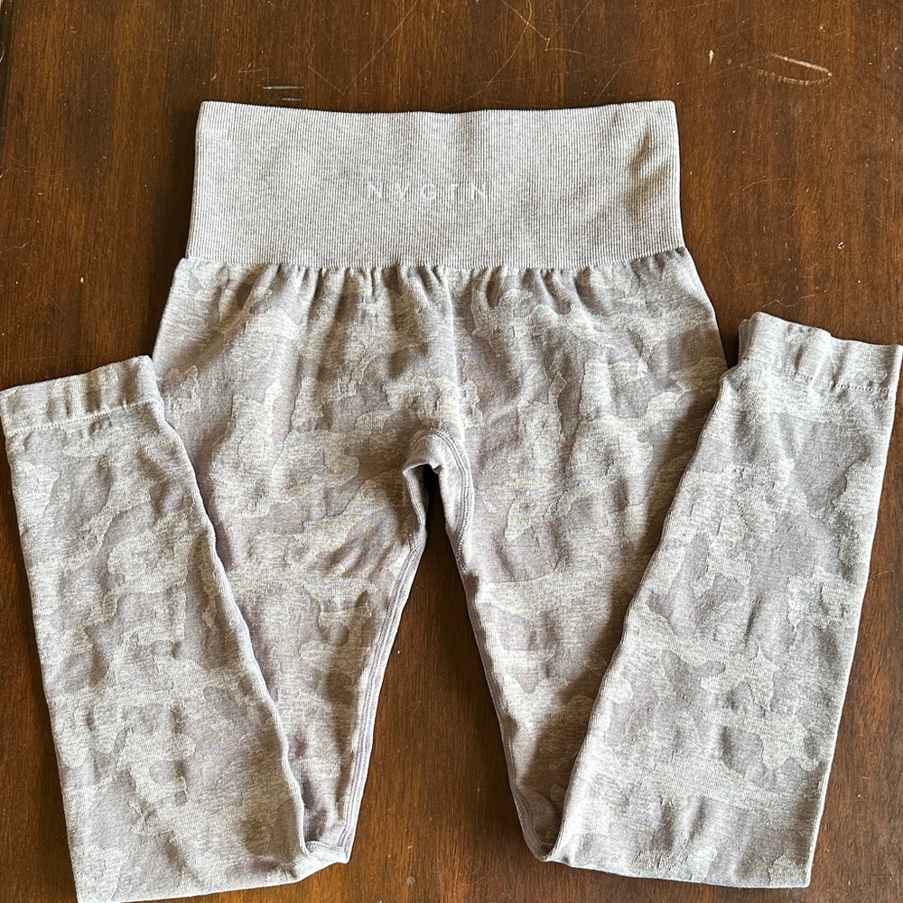 NVGTN Women’s grey camo leggings